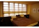 アジアンスタイルの寝室は間接照明でくつろぎの空間に。