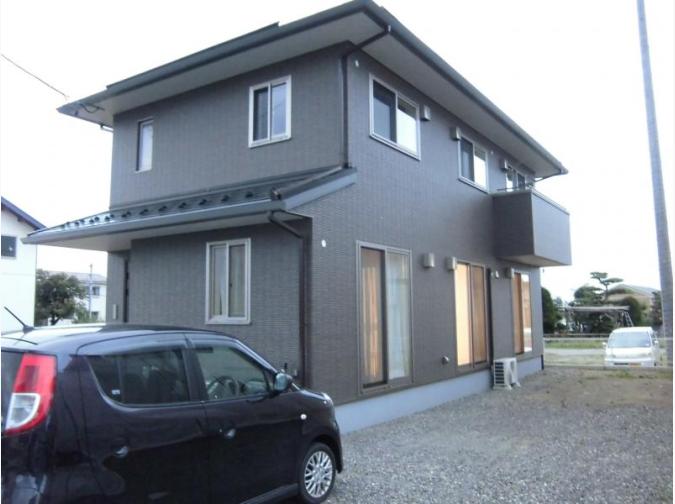 高級感あふれる全面タイル貼り外観 松本市の施工例 株 パナホーム長野中央 ココスマ注文住宅 長野県の新築一戸建て