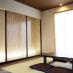 お客様をもてなす和室はダーク色で引き締まった空間に。